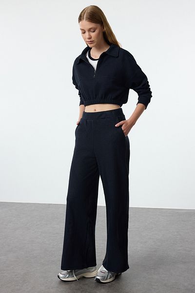 Trendyol Collection Marineblaue Jogginghose mit entspannter Passform und Kordel - TWOAW23EA00065