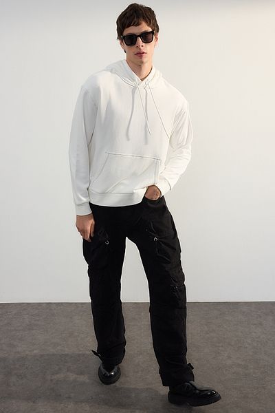 Trendyol Collection Λευκό Premium Oversize/Wide Cut Λεπτομέρεια ραφής με κουκούλα 100% βαμβακερό φούτερ TMNAW25SW00035