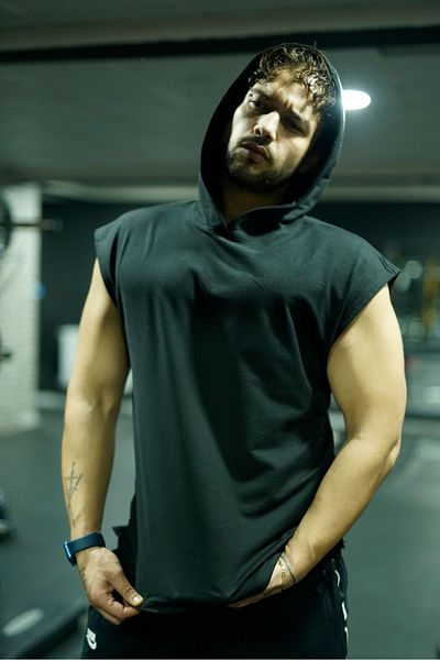 Oxlade Athlete T-Shirt - Sporty Men's Wrinkle-Free Cotton Polyester