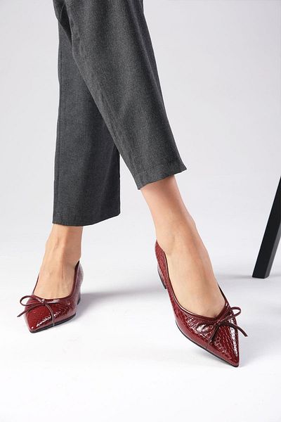 Mio Gusto Pantofi de damă cu toc scurt Beatrix Bordeaux culoare lacuită