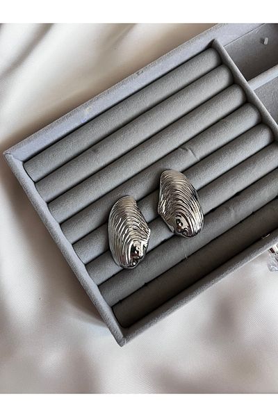 Limerence Oyster Earrings