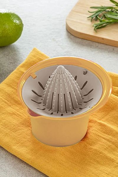 SİHİRLİ AYAKLAR 10 cm Plastic Lemon and Citrus Juicer - Salmon