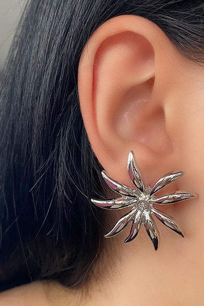 TAKIŞTIR Silver Color Flower Figured Earrings (Pair)
