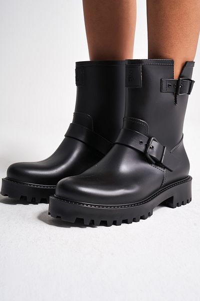 its basic Women's Black Color Buckle Special Design Boots
