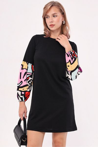 armonika Dámské černé šaty s balónkovým rukávem s geometrickým vzorem ARM-20K001099