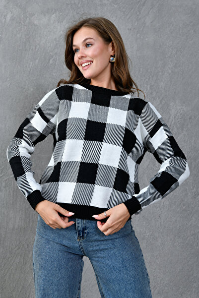 bayansepeti Pulover negru de tricotaje cu model în carouri 0122