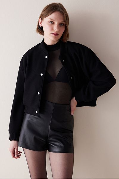 Penti Schwarze Mini-Ledershorts