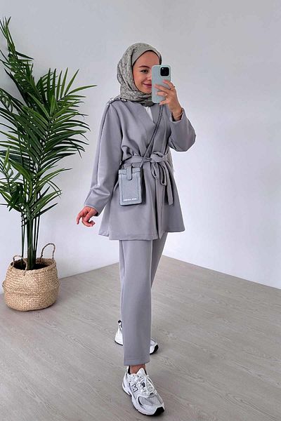 Ka Hijab حجاب رمادي - طقم مكون من قطعتين مع تفاصيل الكتف