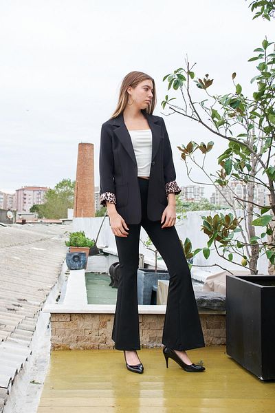 Jument Jambiere evazate cu talie înaltă, cusături în față și în spate, pantaloni din material lycra - negri