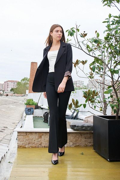 Jument Jambiere evazate cu talie înaltă, cusături în față și în spate, pantaloni din material lycra - negri