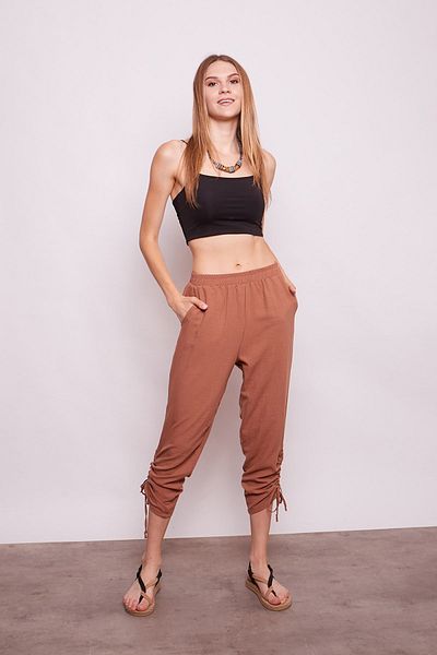 Jument Pantaloni confortabili din popelin din vascoza - fara transparenti in interior, talie elastica, buzunare si picioare cu snur - scortisoara