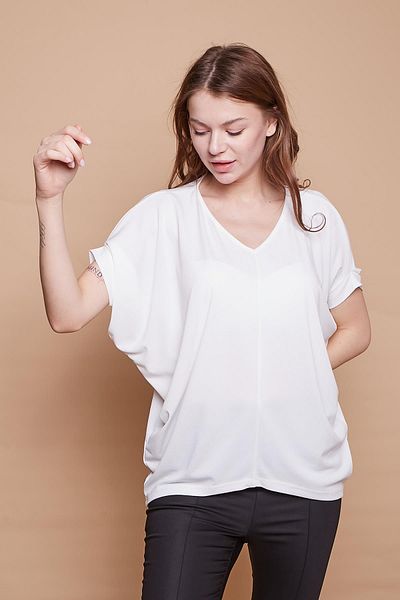 Jument Lycra Crepe V-Neck κοντό μανίκι Asymmetric Oversize Μπλούζα-κρέμα με χαλαρή εφαρμογή