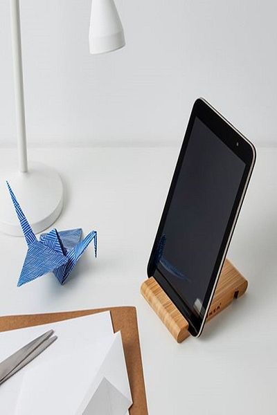 IKEA حامل خشبي للهاتف المحمول والكمبيوتر اللوحي من الخيزران بيرجينز