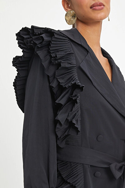 SERPİL Pile Detaylı Uzun Kuşaklı ve Çift Düğmeli Şık Siyah Trençkot 40127