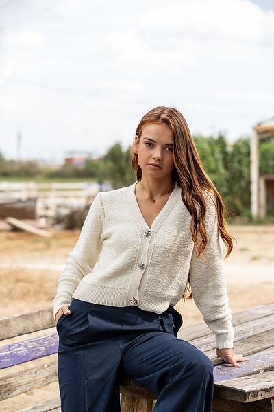 VerdeBlanco V-Neck Button Detailed Cardigan White