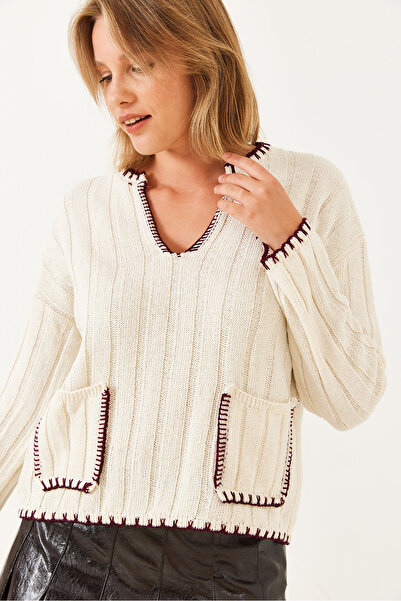 Bianco Lucci Damen-Strickpullover mit V-Ausschnitt, Shepherd-Nähten, Stickerei-Detail und Taschen 20247523