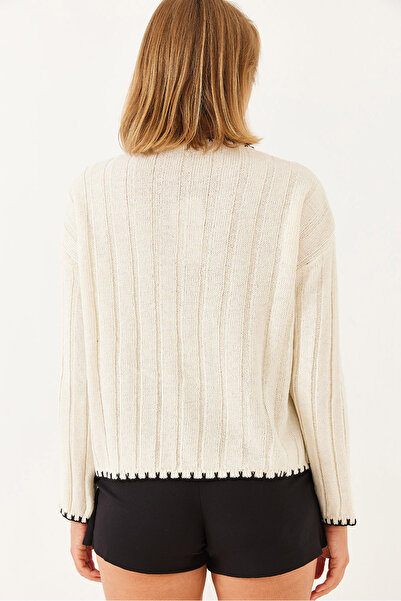 Bianco Lucci Damen-Strickpullover mit V-Ausschnitt, Shepherd-Nähten, Stickerei-Detail und Taschen 20247523