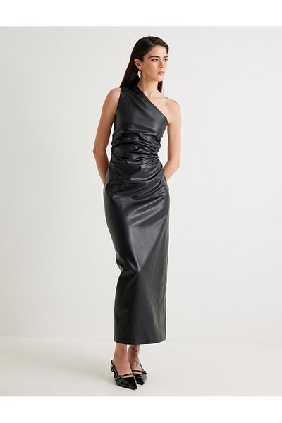 Koton Langes, drapiertes Unterkleid aus Kunstleder mit One-Shoulder-Träger