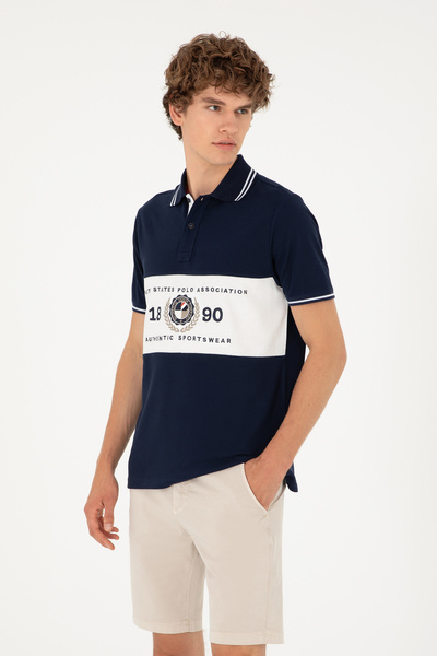 U.S. Polo Assn. تي شيرت رجالي ذو قصة عادية وياقة بولو باللون الأزرق الداكن 50...