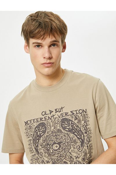 Koton Kurzärmliges T-Shirt mit Rundhalsausschnitt und Totenkopf-Aufdruck