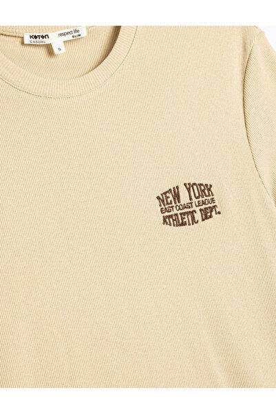 Koton İşlemeli Kısa Kollu Bisiklet Yaka Kaşkorse Pamuklu Slim Fit Tişört