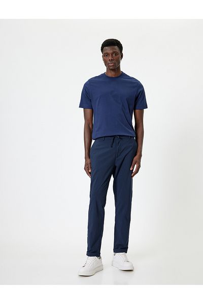 Koton Basic-T-Shirt aus Baumwolle mit kurzen Ärmeln und Rundhalsausschnitt