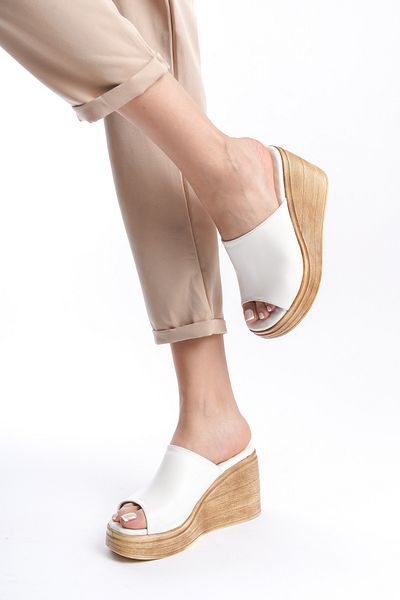 Taran Perla Stylish Women's Slippers - Comfortable Design with Wedge Heels and Thick Straps