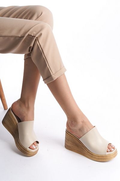 Taran Perla Stylish Women's Slippers - Comfortable Design with Wedge Heels and Thick Straps