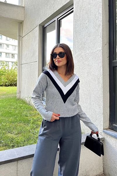 ubmbutik Pulover de damă - Bluză din bumbac cu mânecă lungă și decolteu în V