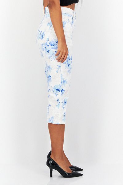 Gloria Vanderbilt Women Regular Fit Floral Printed Capri Pants, White Combo
