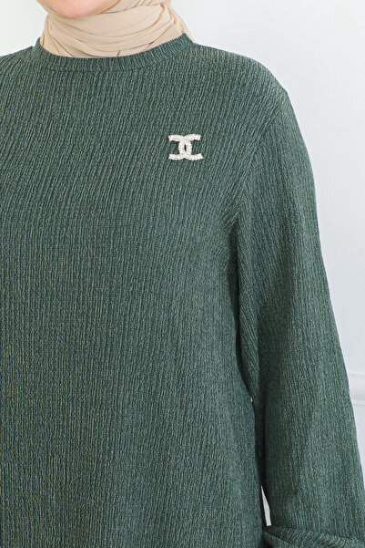 MSK Fashion Πράσινο φόρεμα Karin - με λεπτομέρεια καρφίτσας