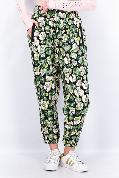 Puma Women Sportswear Fit Floral Print Training Sweatpants, Green Combo