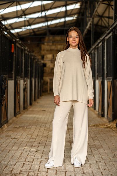 VerdeBlanco Cream Colored Turtleneck Knitwear Set