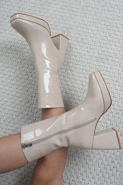 Stilbagshoes Cizme de damă din piele lăcuită cu platformă de vară de culoare bej
