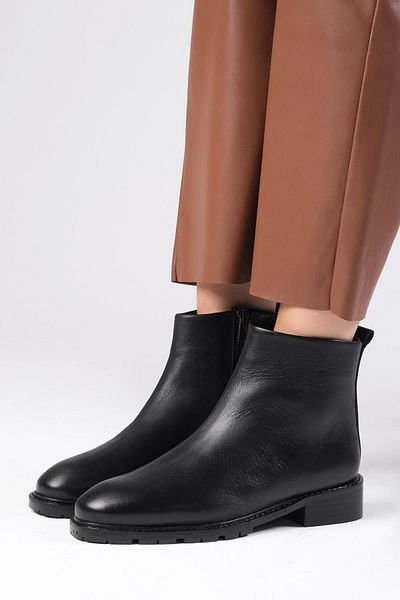 Mio Gusto Adelina Genuine Leather Black Color Oval Toe Women's Heelless Boots