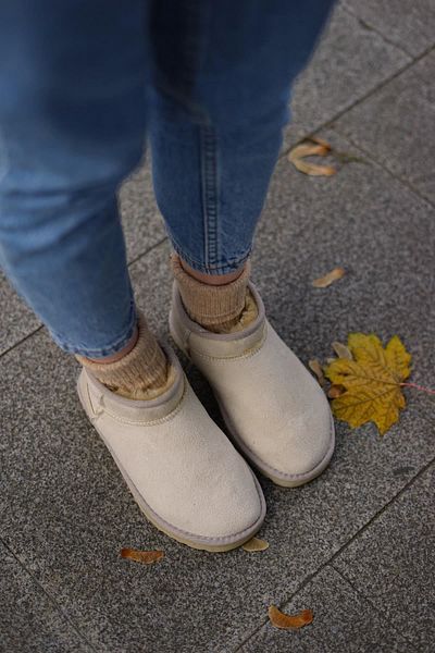 AyakkabıZ Μίνι Μπεζ Suede Μποτάκια με Μαλλιά Εσωτερικά