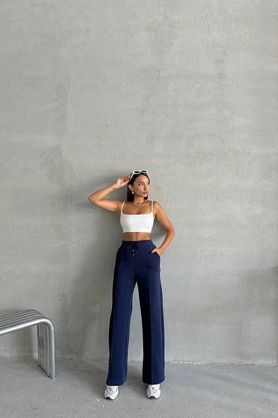 Neşeli Butik pantaloni de trening din bumbac cu buzunare bleumarin pentru femei NBG042
