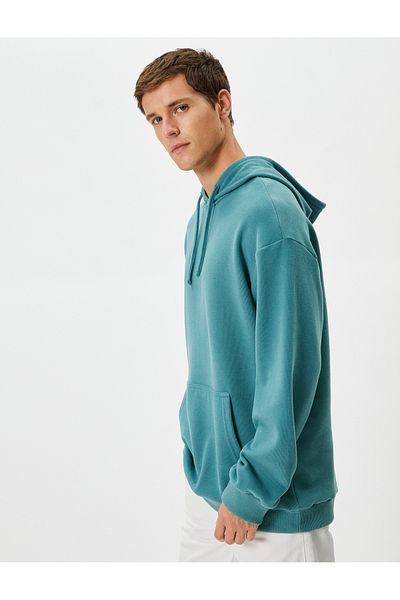 Koton Basic-Hoodie mit Kängurutasche, entspannter Passform und langen Ärmeln