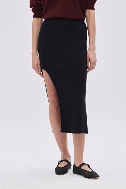 SHERIN Black Deep Slit Midi Knitwear Skirt