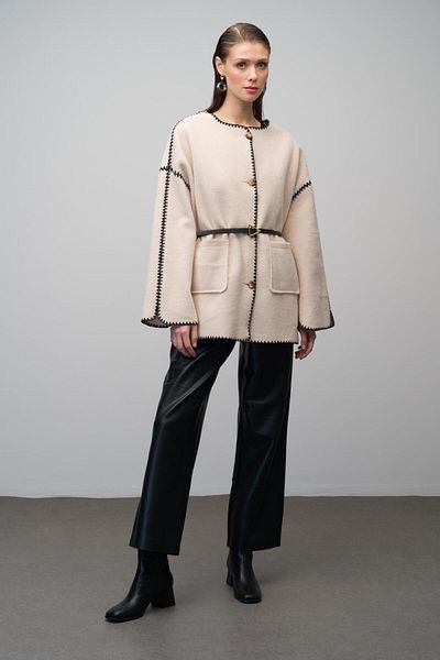 Olcay Palton casual BEJ 3077 - Cu buzunar pentru geantă și detaliu broderie