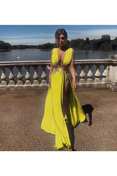 pink life Sarı Mikro Kumaş Derin V Yaka Çift Yırtmaçlı Dantelli Elbise