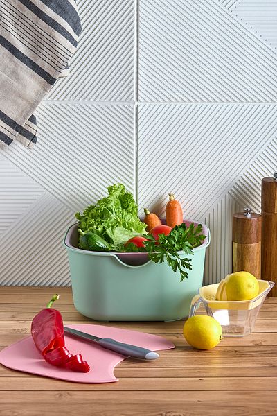 Kitchen Life 5-Piece Aura Square Professional Multi-Purpose Preparation Set Mixing Bowl Strainer Lemon Bowl Cutting Board