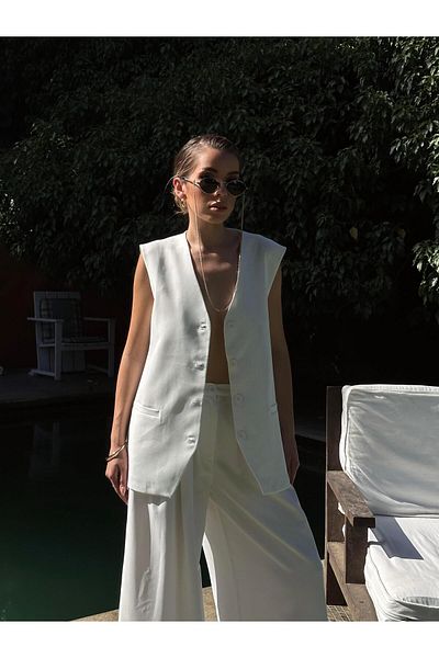 mydukkan.co Vestă albă Taila cu 4 nasturi