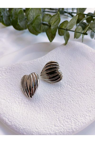 Jerie Heart Earrings - Serrated Plate Curved