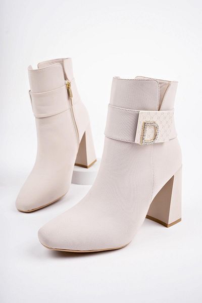 MUGGO Nevada Guaranteed Thick Heeled Classic Women's Boots with Belt and Buckle Detail