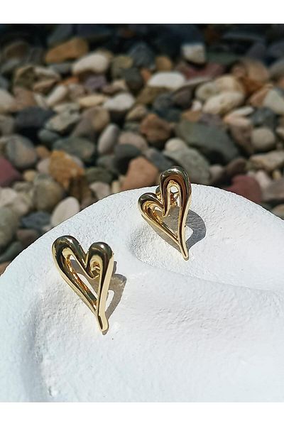 Jerie Heart Patterned Curved Stud Earrings