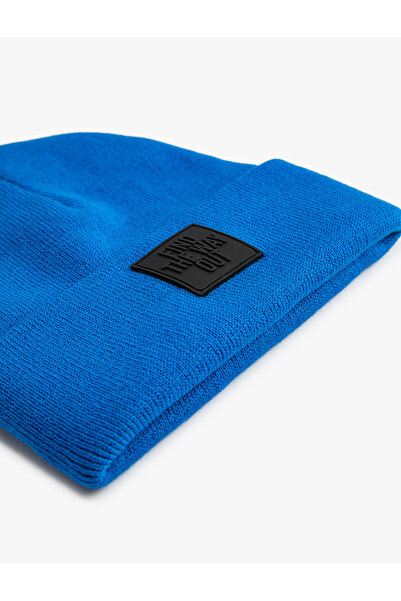 Koton Căciulă esențială cu bordură pliată cu slogan imprimat