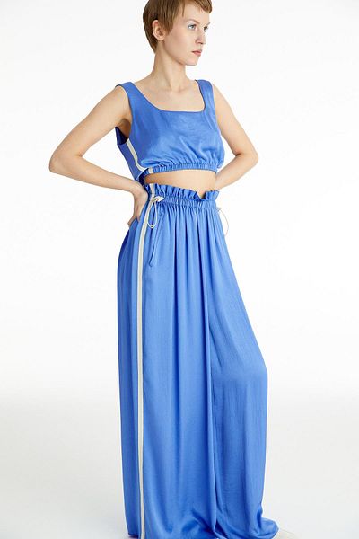 rue. Top albastru din satin