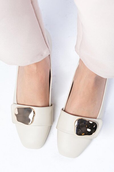 Mio Gusto Darcy Beige Color Blunt Toe Women's Short Heeled Shoes