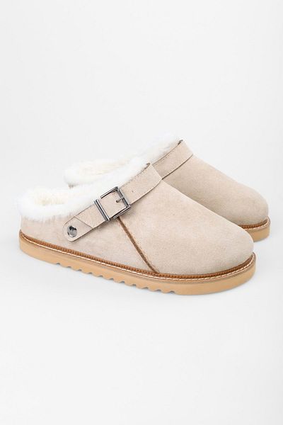 Shoeberry Flache Damen-Hausschuhe Saboi aus beigem Wildleder mit Fell innen